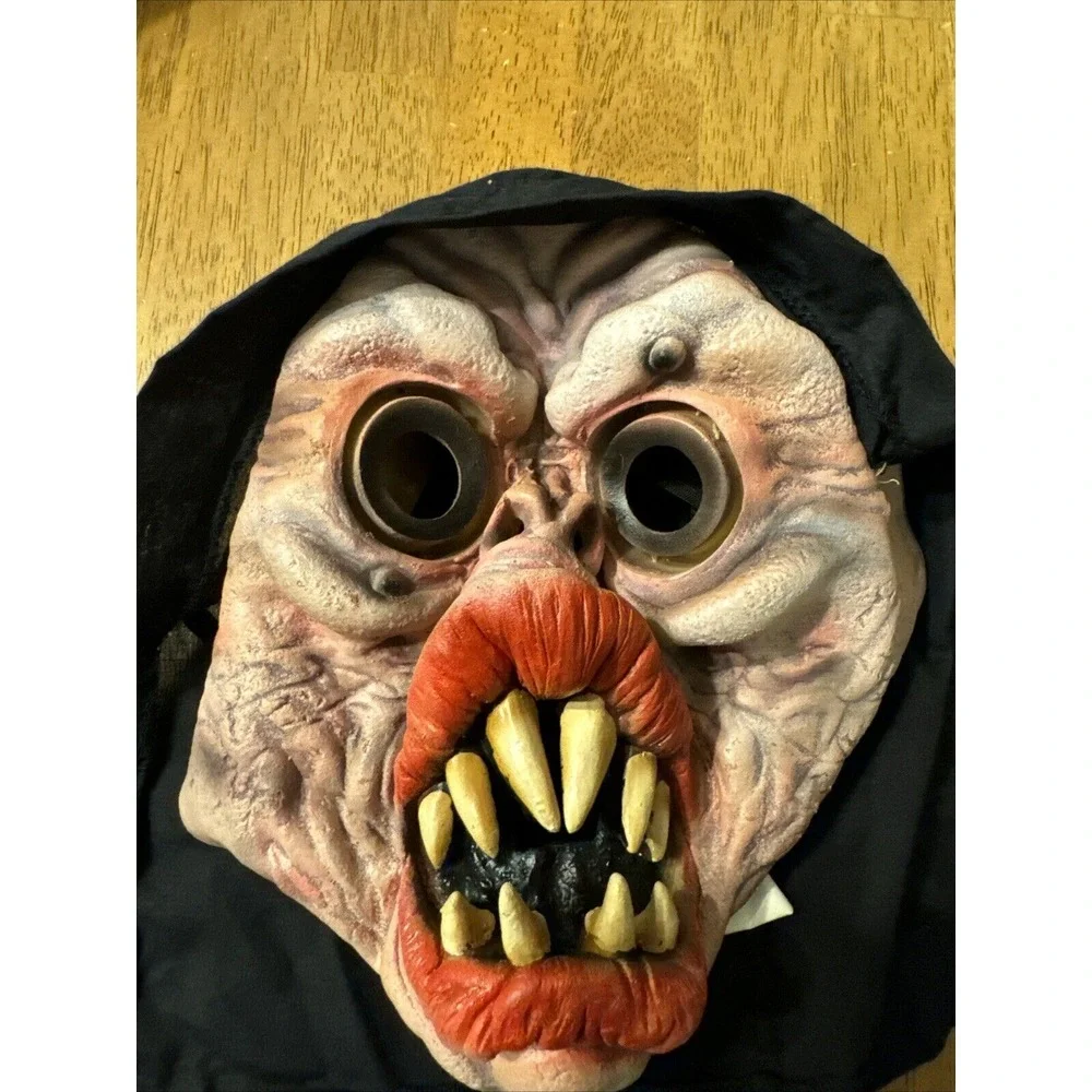 Vintage 2002 The‎ Paper Magic Haloween, Monster, Scare Mask , Sharp Teeth,scream